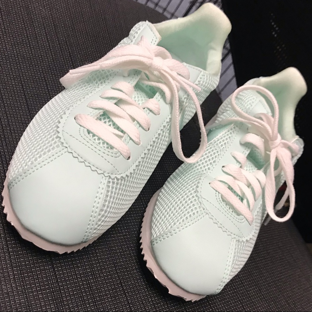 NWOT Nike Classic Cortez Women’s 7 (Igloo/White)